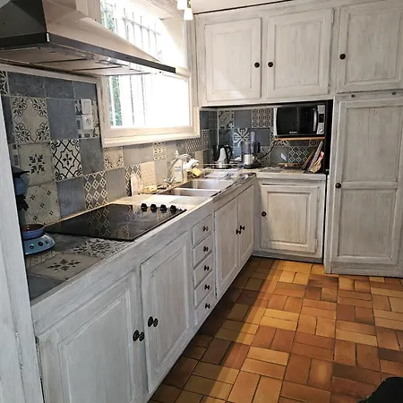 La Toulonnaise-jardin-espace Apartment *